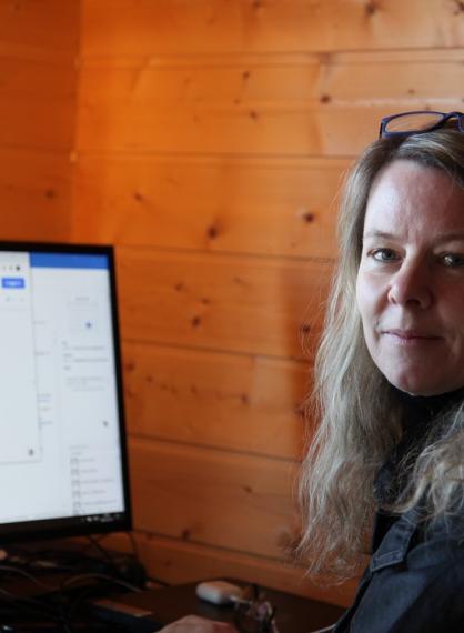 Miek Jong på hjemmekontor